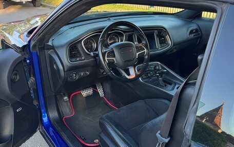 Dodge Challenger III рестайлинг 2, 2018 год, 3 800 000 рублей, 10 фотография