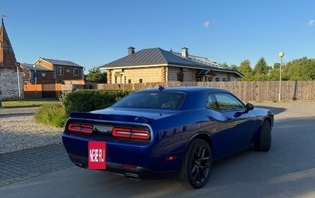 Dodge Challenger III рестайлинг 2, 2018 год, 3 800 000 рублей, 8 фотография
