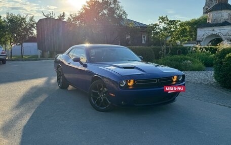 Dodge Challenger III рестайлинг 2, 2018 год, 3 800 000 рублей, 5 фотография