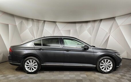 Volkswagen Passat B8 рестайлинг, 2017 год, 1 815 000 рублей, 6 фотография
