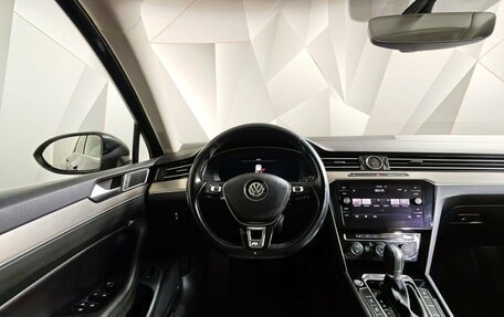 Volkswagen Passat B8 рестайлинг, 2017 год, 1 815 000 рублей, 20 фотография
