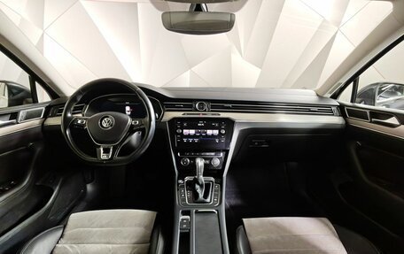 Volkswagen Passat B8 рестайлинг, 2017 год, 1 815 000 рублей, 14 фотография