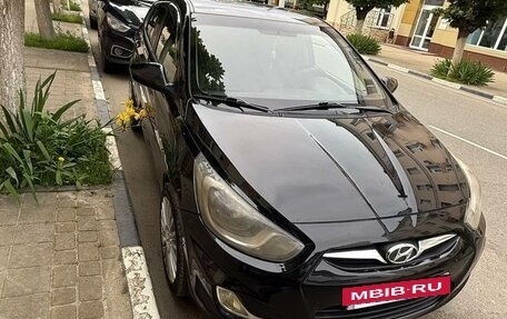 Hyundai Solaris II рестайлинг, 2012 год, 700 000 рублей, 3 фотография