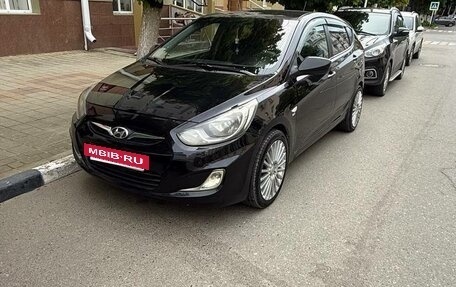 Hyundai Solaris II рестайлинг, 2012 год, 700 000 рублей, 2 фотография