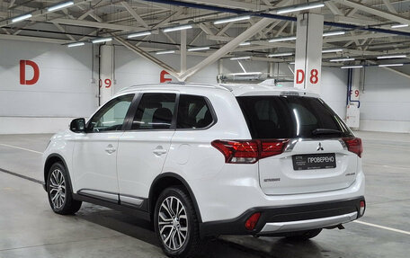 Mitsubishi Outlander III рестайлинг 3, 2018 год, 2 320 000 рублей, 11 фотография