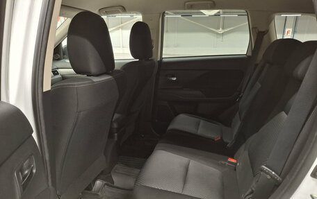 Mitsubishi Outlander III рестайлинг 3, 2018 год, 2 320 000 рублей, 16 фотография