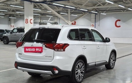 Mitsubishi Outlander III рестайлинг 3, 2018 год, 2 320 000 рублей, 9 фотография