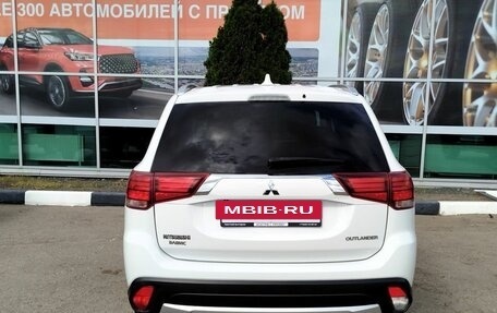 Mitsubishi Outlander III рестайлинг 3, 2018 год, 1 732 000 рублей, 6 фотография
