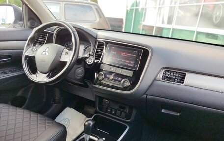 Mitsubishi Outlander III рестайлинг 3, 2018 год, 1 732 000 рублей, 14 фотография
