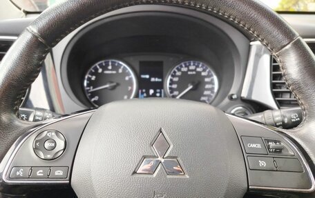 Mitsubishi Outlander III рестайлинг 3, 2018 год, 1 732 000 рублей, 20 фотография