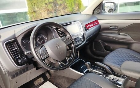 Mitsubishi Outlander III рестайлинг 3, 2018 год, 1 732 000 рублей, 22 фотография