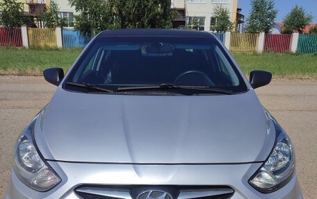 Hyundai Solaris II рестайлинг, 2012 год, 600 000 рублей, 1 фотография