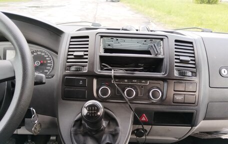 Volkswagen Caravelle T5, 2012 год, 2 200 000 рублей, 14 фотография