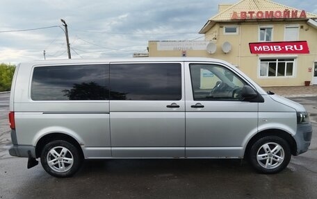 Volkswagen Caravelle T5, 2012 год, 2 200 000 рублей, 2 фотография