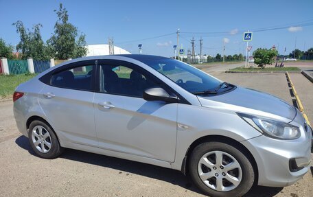 Hyundai Solaris II рестайлинг, 2012 год, 600 000 рублей, 3 фотография