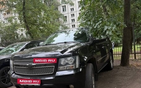 Chevrolet Tahoe III, 2013 год, 1 950 000 рублей, 2 фотография