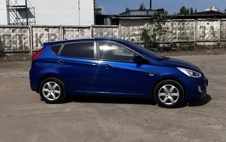 Hyundai Solaris II рестайлинг, 2013 год, 750 000 рублей, 2 фотография