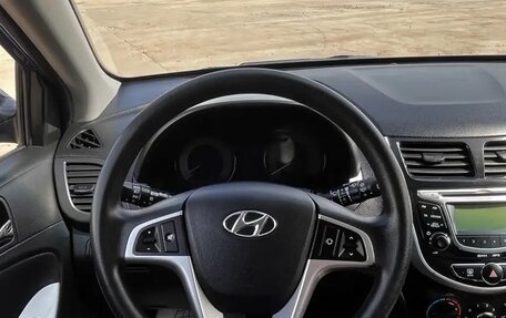 Hyundai Solaris II рестайлинг, 2013 год, 750 000 рублей, 16 фотография