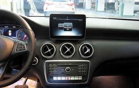 Mercedes-Benz A-Класс, 2017 год, 1 680 000 рублей, 8 фотография