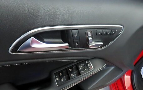 Mercedes-Benz A-Класс, 2017 год, 1 680 000 рублей, 11 фотография
