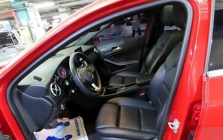 Mercedes-Benz A-Класс, 2017 год, 1 680 000 рублей, 14 фотография