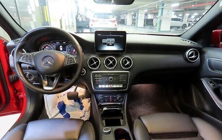 Mercedes-Benz A-Класс, 2017 год, 1 680 000 рублей, 13 фотография