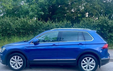 Volkswagen Tiguan II, 2018 год, 2 700 000 рублей, 2 фотография
