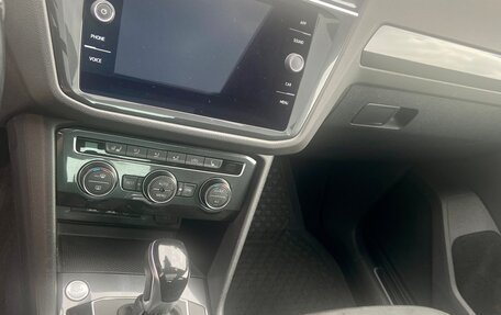 Volkswagen Tiguan II, 2018 год, 2 700 000 рублей, 12 фотография