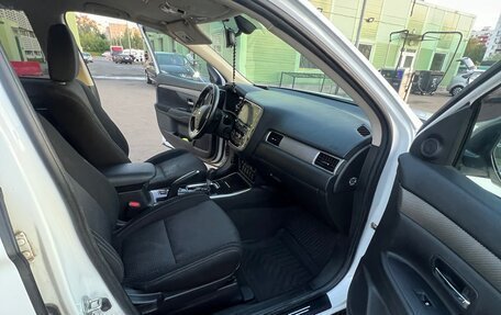 Mitsubishi Outlander III рестайлинг 3, 2018 год, 2 150 000 рублей, 6 фотография
