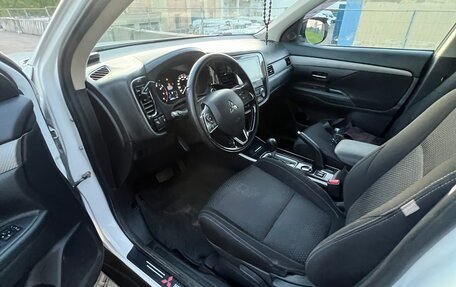 Mitsubishi Outlander III рестайлинг 3, 2018 год, 2 150 000 рублей, 5 фотография