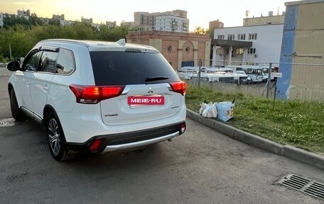 Mitsubishi Outlander III рестайлинг 3, 2018 год, 2 150 000 рублей, 2 фотография