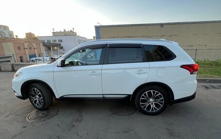 Mitsubishi Outlander III рестайлинг 3, 2018 год, 2 150 000 рублей, 9 фотография