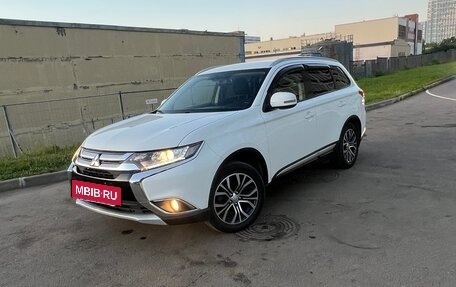 Mitsubishi Outlander III рестайлинг 3, 2018 год, 2 150 000 рублей, 7 фотография