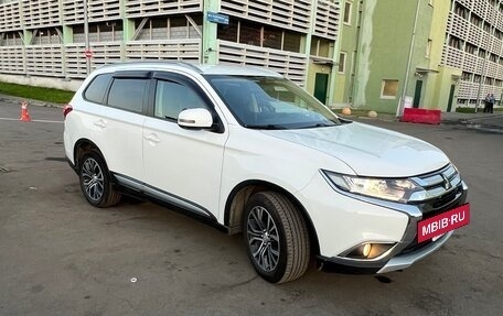 Mitsubishi Outlander III рестайлинг 3, 2018 год, 2 150 000 рублей, 11 фотография