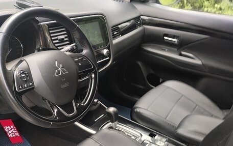 Mitsubishi Outlander III рестайлинг 3, 2022 год, 2 800 000 рублей, 6 фотография