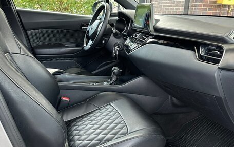 Toyota C-HR I рестайлинг, 2018 год, 2 190 000 рублей, 11 фотография
