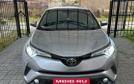 Toyota C-HR I рестайлинг, 2018 год, 2 190 000 рублей, 8 фотография