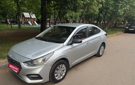 Hyundai Solaris II рестайлинг, 2017 год, 750 000 рублей, 2 фотография