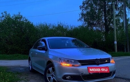 Volkswagen Jetta VI, 2014 год, 600 000 рублей, 2 фотография