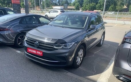 Volkswagen Tiguan II, 2021 год, 3 499 000 рублей, 1 фотография