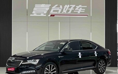 Skoda Superb III рестайлинг, 2022 год, 1 690 000 рублей, 1 фотография