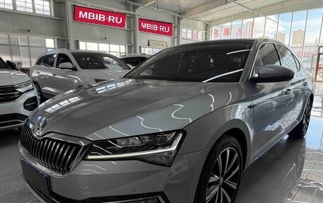 Skoda Superb III рестайлинг, 2022 год, 1 650 000 рублей, 1 фотография