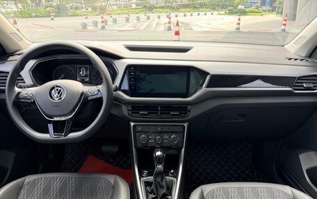 Volkswagen T-Cross I, 2021 год, 1 416 700 рублей, 16 фотография