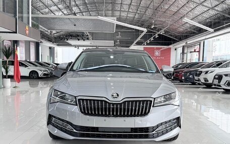 Skoda Superb III рестайлинг, 2022 год, 1 700 000 рублей, 2 фотография