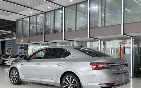 Skoda Superb III рестайлинг, 2022 год, 1 700 000 рублей, 6 фотография