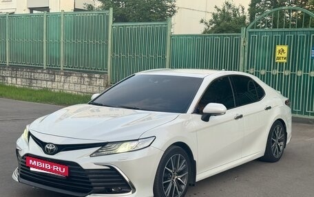 Toyota Camry, 2021 год, 2 995 000 рублей, 2 фотография
