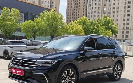 Volkswagen Tiguan II, 2022 год, 2 120 000 рублей, 1 фотография