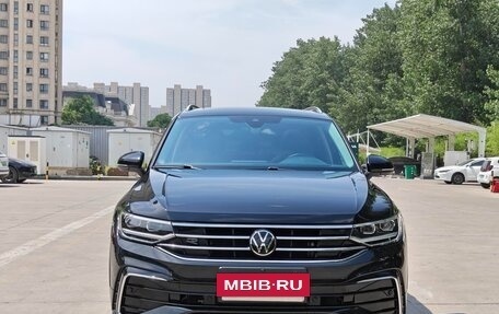 Volkswagen Tiguan II, 2022 год, 2 120 000 рублей, 2 фотография