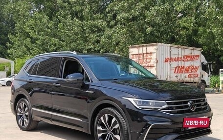 Volkswagen Tiguan II, 2022 год, 2 120 000 рублей, 3 фотография