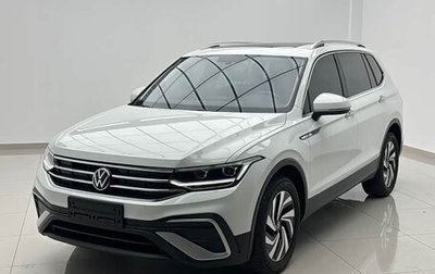 Volkswagen Tiguan II, 2023 год, 2 600 000 рублей, 1 фотография